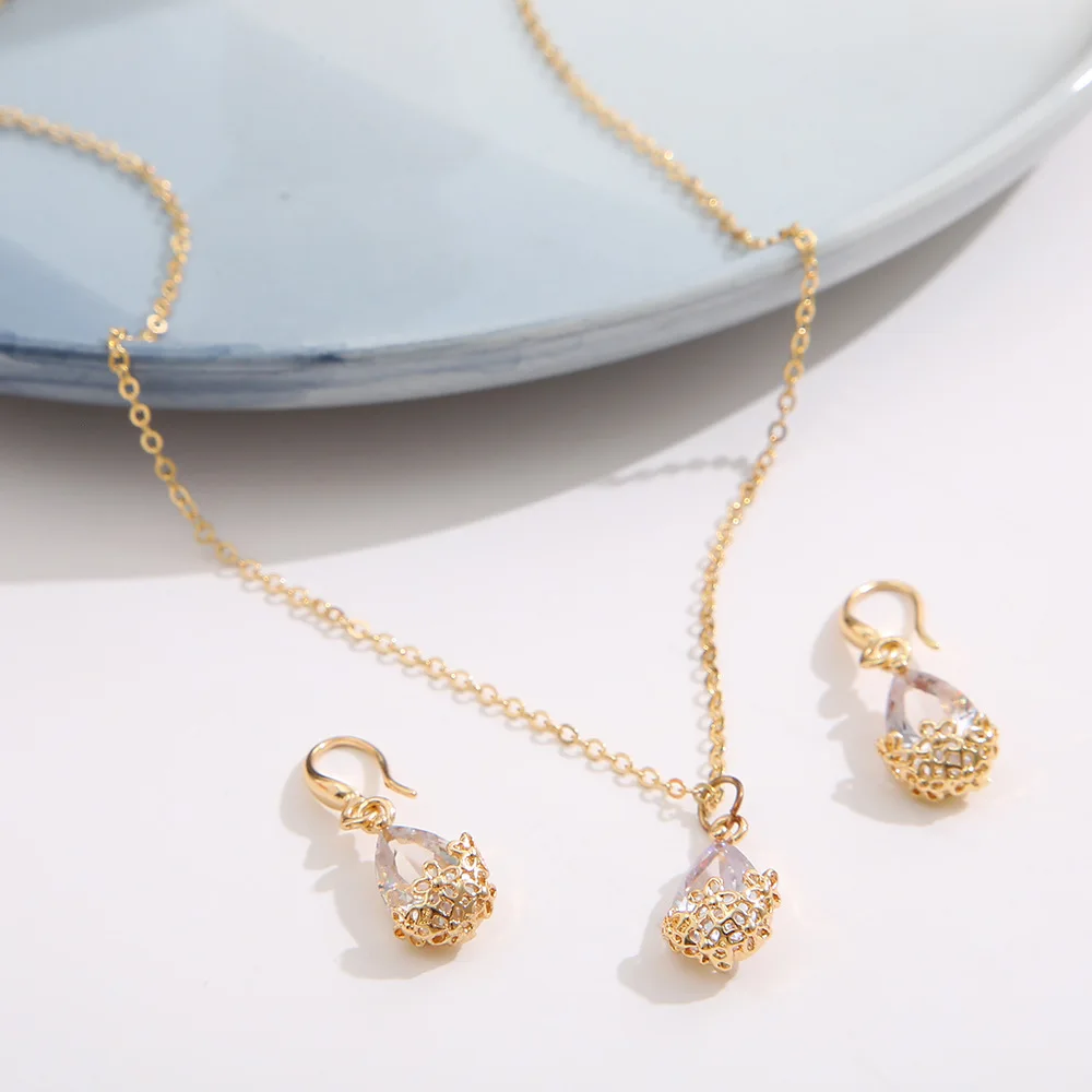 

Fashion Popular Vintage Water Drop Zircon Pendant Necklace Personalized Water Drop Crystal Ear Stud Necklace 2-Piece Set