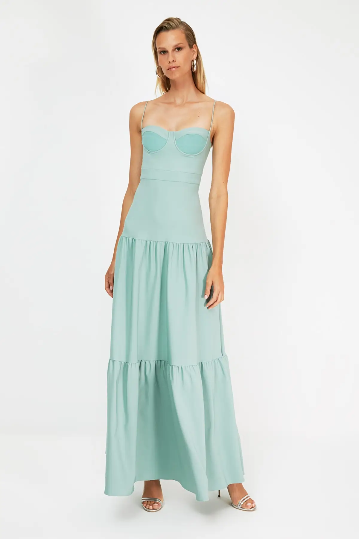 

Вечернее и выпускное платье Trendyol Shir TPRSS21AE0177