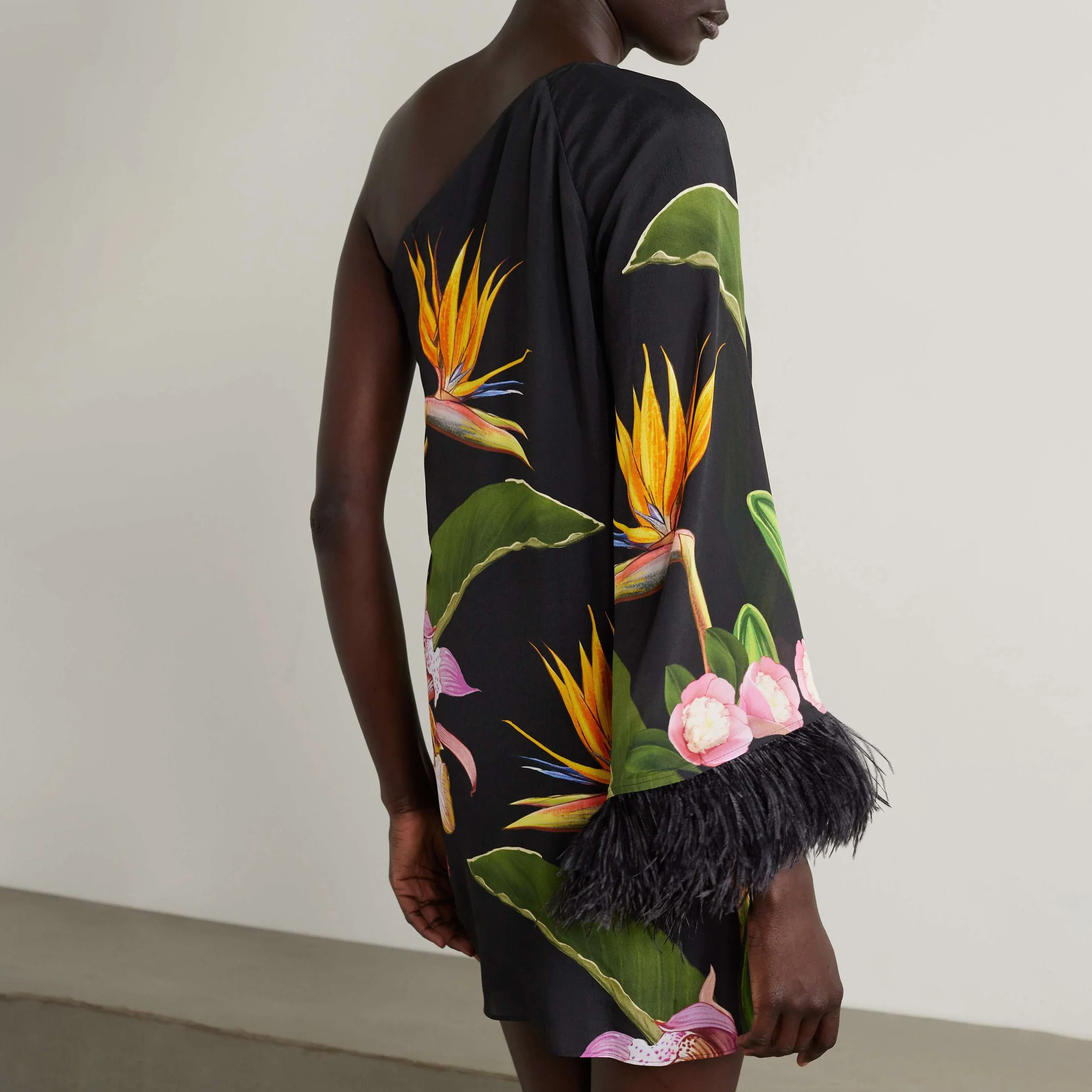 Платье FLAXMAKER на одно плечо с цветочным принтом и рукавами перьями