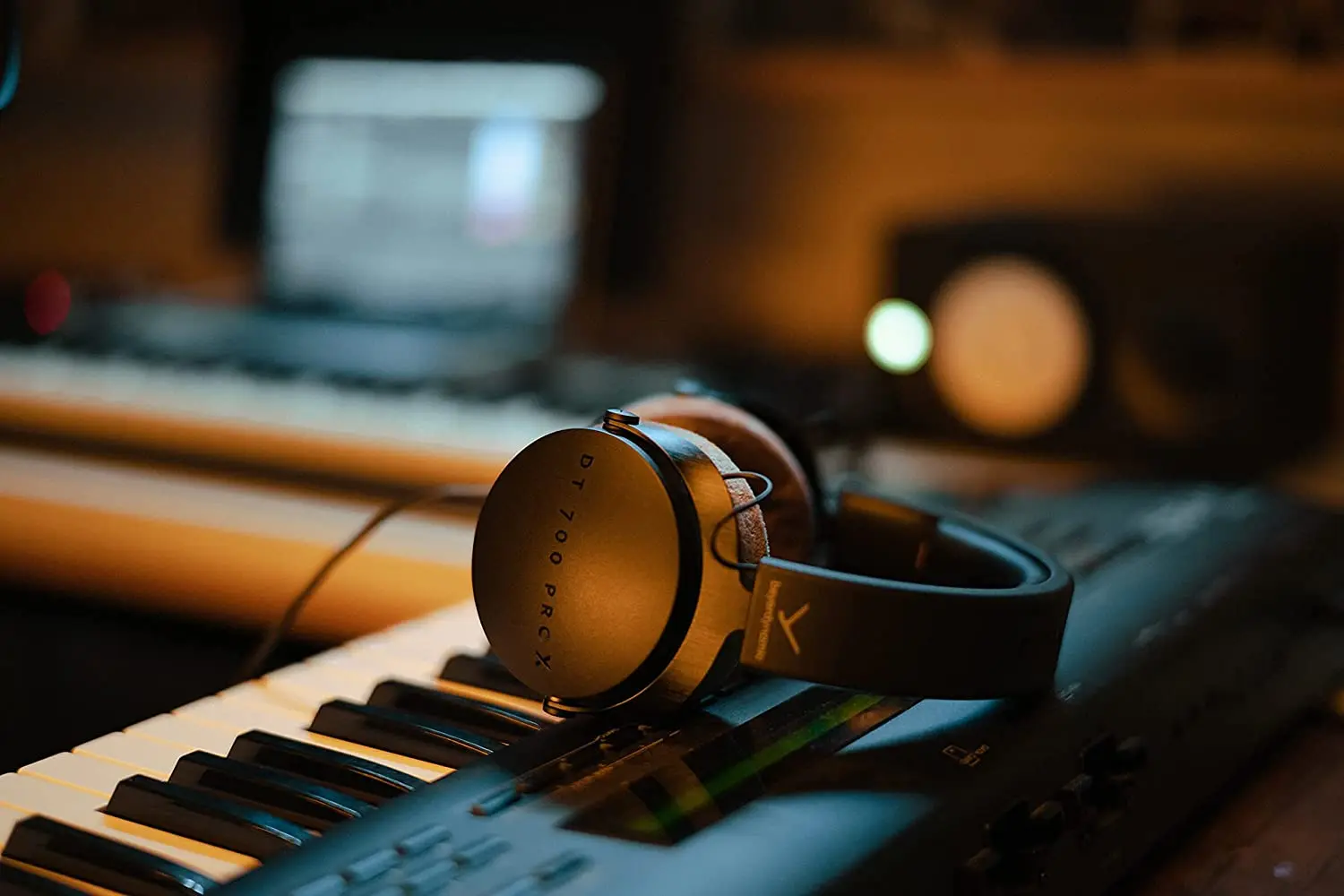 Студийные наушники beyerdynamic dt700 DT 700 PRO X с замкнутой задней крышкой и драйвером