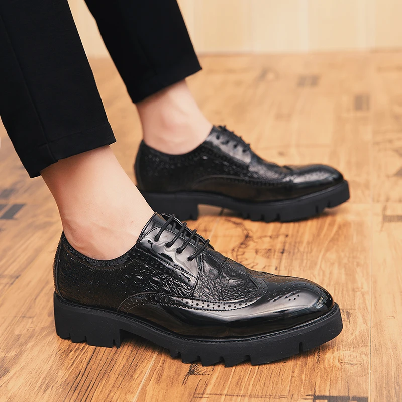 

mens luxury fashion wedding party dress brogue shoes black trend patent leather shoe carving bullock platform footwear chaussure