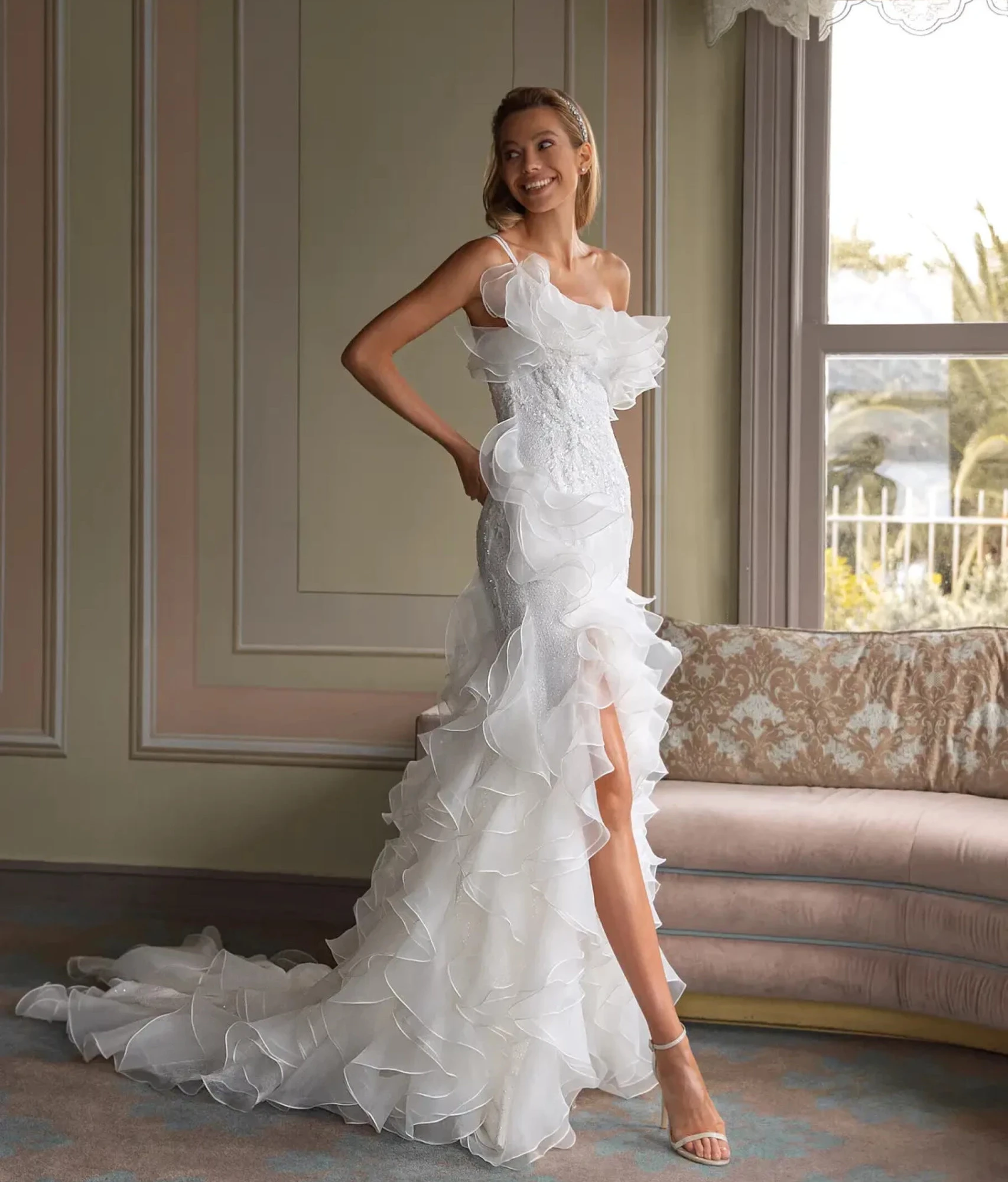 

Elegant One Shoulder Evening Dresses Ruffles Sequins Prom Gowns with Long Train Sexy Side Split Wedding Guest Women Dresses