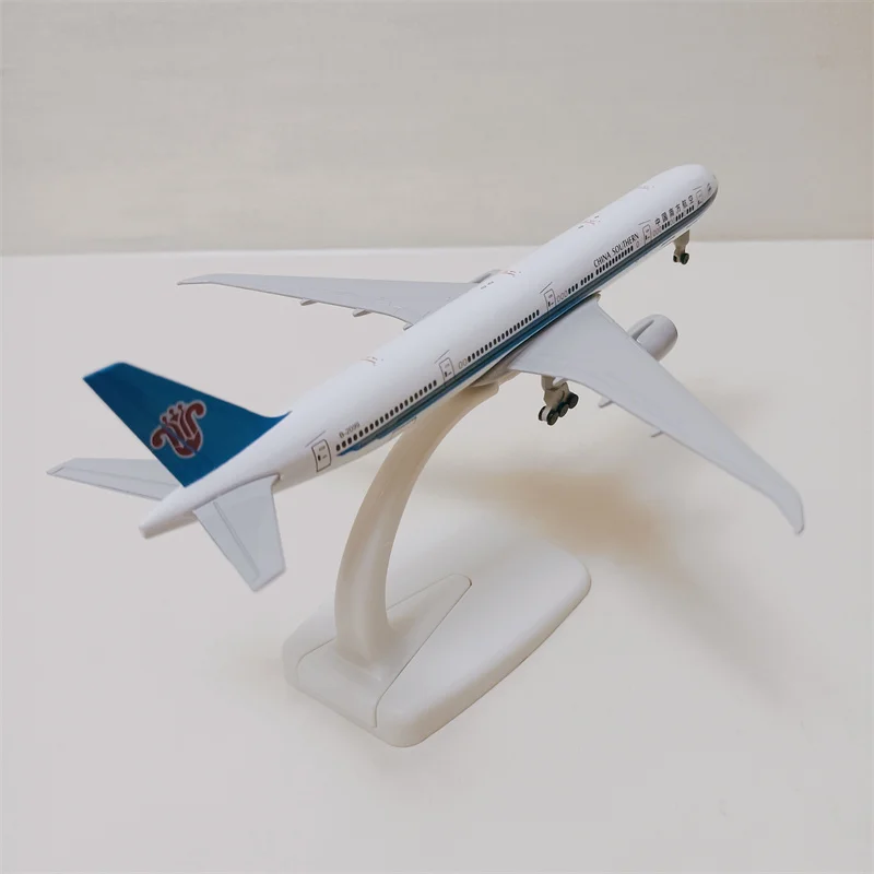 Модель самолета из металлического сплава, 19 см, авиамодель China South Airlines B777, Боинг 777, авиамодель самолета из металлического сплава с колесами, игрушки