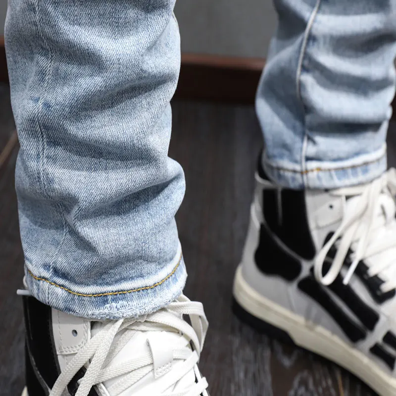 Уличная мода Мужские джинсы Ретро Голубые эластичные обтягивающие рваные с