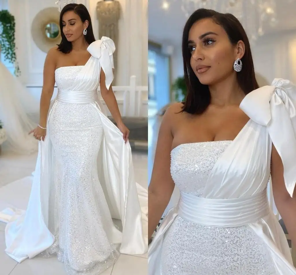 

Arabic Dubai Mermaid White Evening Dress One Shoulder Formal Prom Party Gowns with Bow Satin and Sequined Overskirt Vestidos De