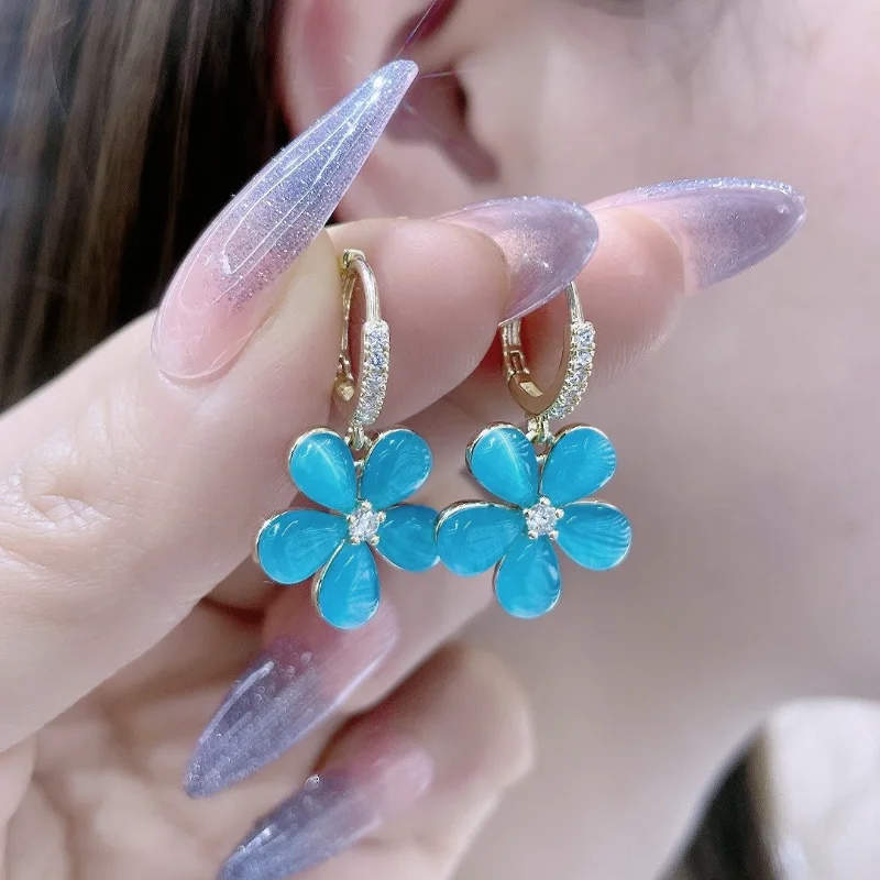 

Green Opal Five Petal Flower Sweet Earrings for Women Buckle New Trendy Summer Temperament Small Fresh Luxury Flower Earrings