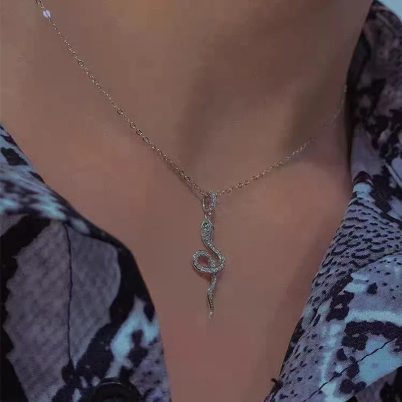 Ожерелье Зеленые глаза Змеи 2022 Новинка для женщин Модная Личность Роскошный Подвеска Свадебные украшения Подарки на День Рождения