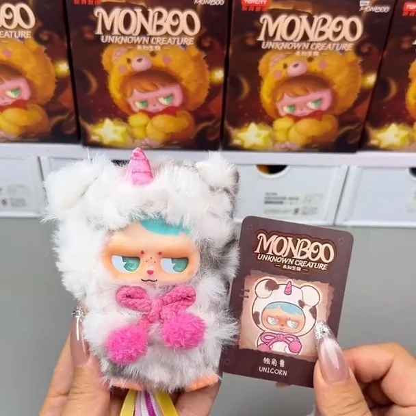Фото Мягкая игрушка-сюрприз Monboo: Серия «Неизвестные существа» – Милая кукла-подвеска для сумки, декоративное украшение, идеальный подарок, реквизит для фотосессий №5