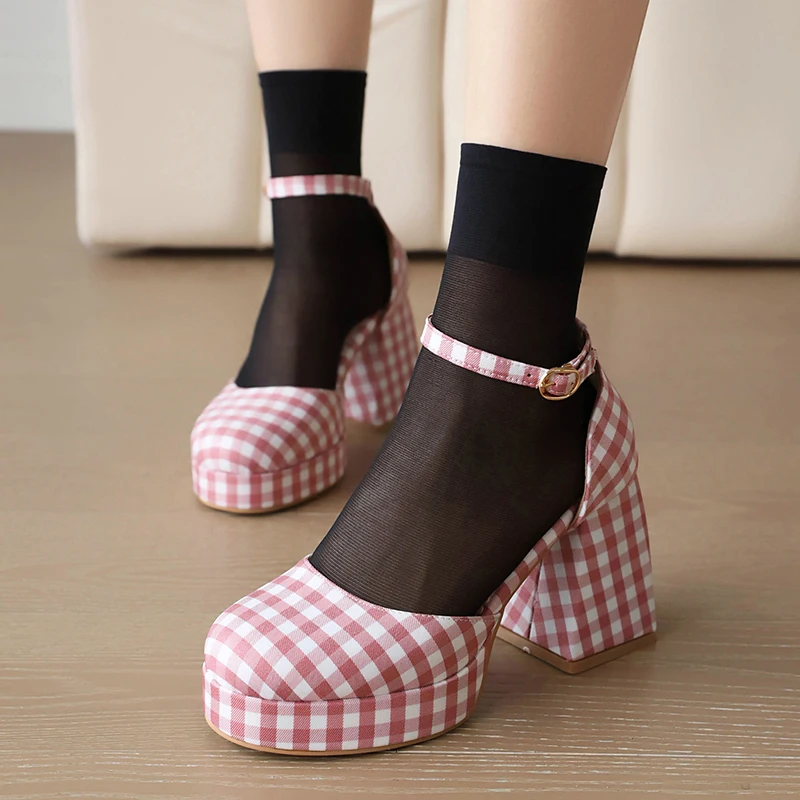 Женские сандалии в шахматную клетку эластичная ткань боковой вырез очень