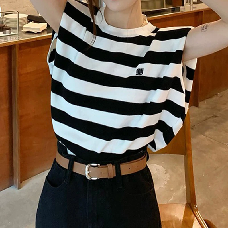 

Летняя черная, белая полосатая жилетка, свободная модная женская майка с круглым вырезом, повседневная женская футболка без рукавов, топы, н...