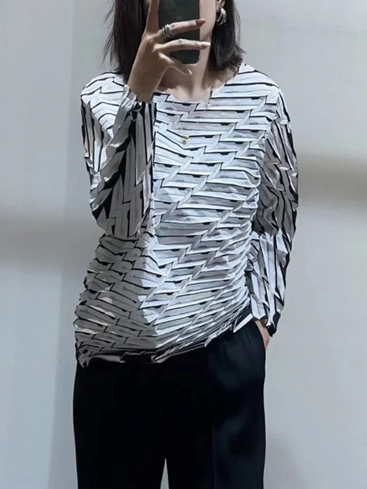 Рисунок 4 - Женская плиссированная футболка DUOSHA Miyake