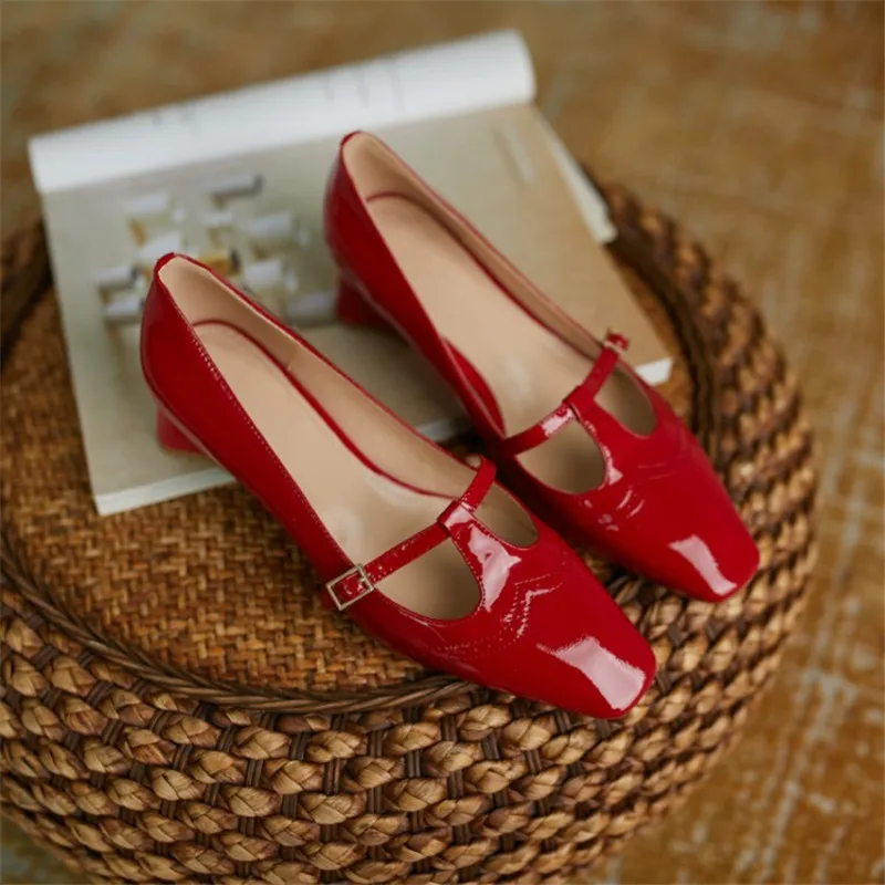 

2021 Spring/Autumn Woman Shoe Patent Leather Solid Color T-shaped Buckle Square Toe Chunky Heel Versatile Mid-Heel Pumps Shoes