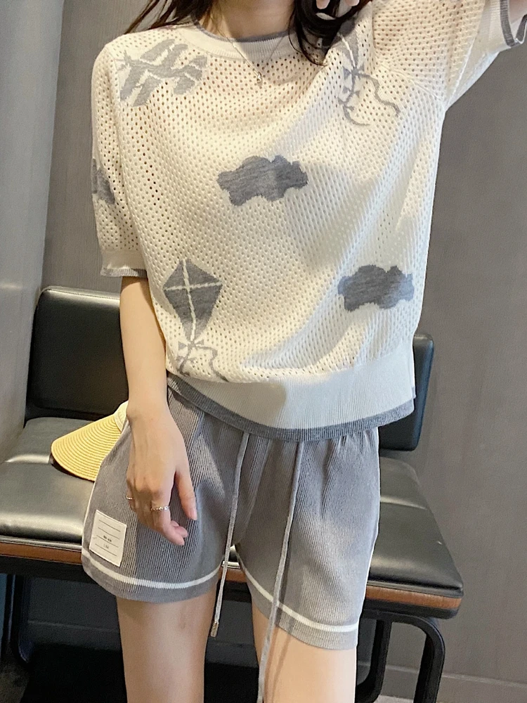 

Женская летняя футболка, новинка 2022, универсальные Топы с коротким рукавом и вырезами из смесовой шерсти с принтом облаков и самолетов