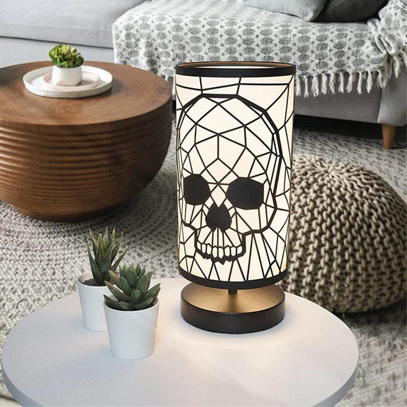 Gothic Wrought Iron Table Lamp Creative Skull Touch Desk Lamp Living Room Bedroom Bedside LED Light Halloween Decoration USB E27