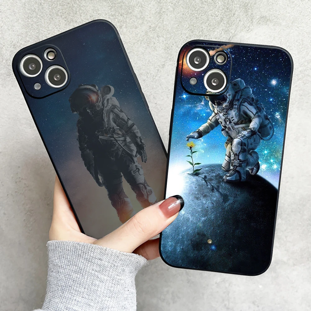 

Astronaut Phone Case For Funda iPhone 11 12 13 Pro Max Mini X XR XS SE 2020 6 7 8 Plus Coque Etui Back Celular Soft