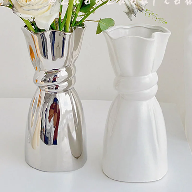 

Plant Black Decorative Vase Aesthetic Design Chinese White Ceramic Interior Vase Dry Grass Jarrones Luxury Home Decoration
