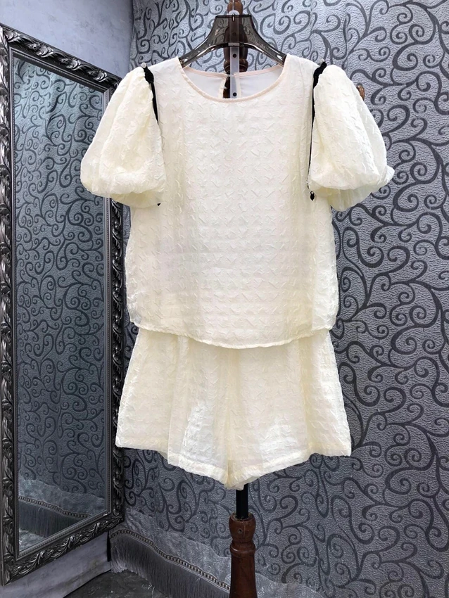 

2023 new women's fashion suit bubble sleeve dark pattern top + straight shorts 2-piece set 0614