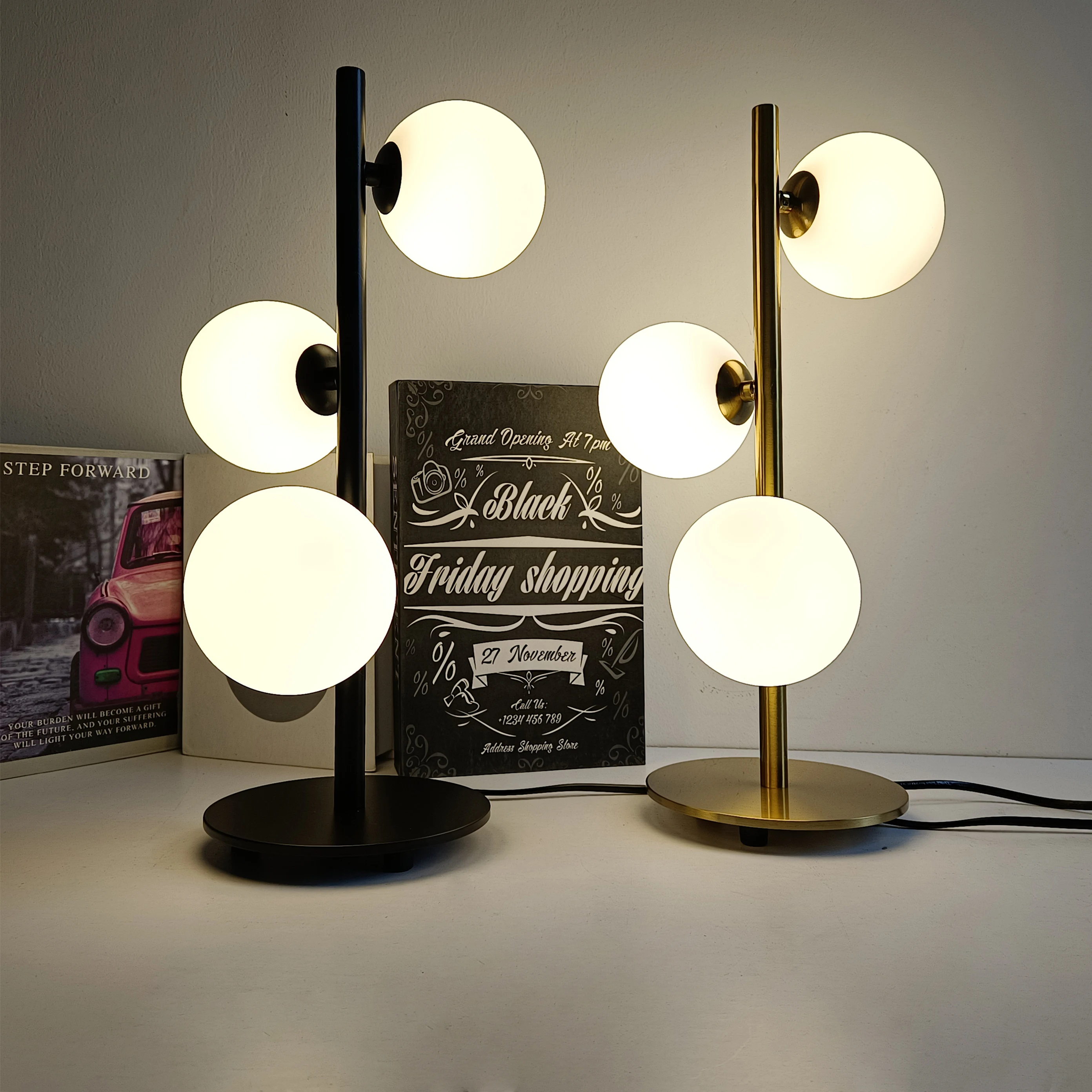 

Современные скандинавские настольные лампы с тремя головками и стеклянными шариками, прикроватные золотые железные настольные лампы для г...