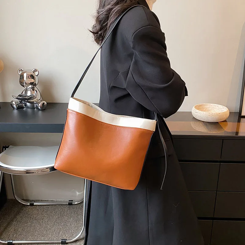

Trendy New Casual Simple Fashion Temperament Niche Design Retro Large Capacity Handheld Crossbody Shoulder Daily Commuter Bag