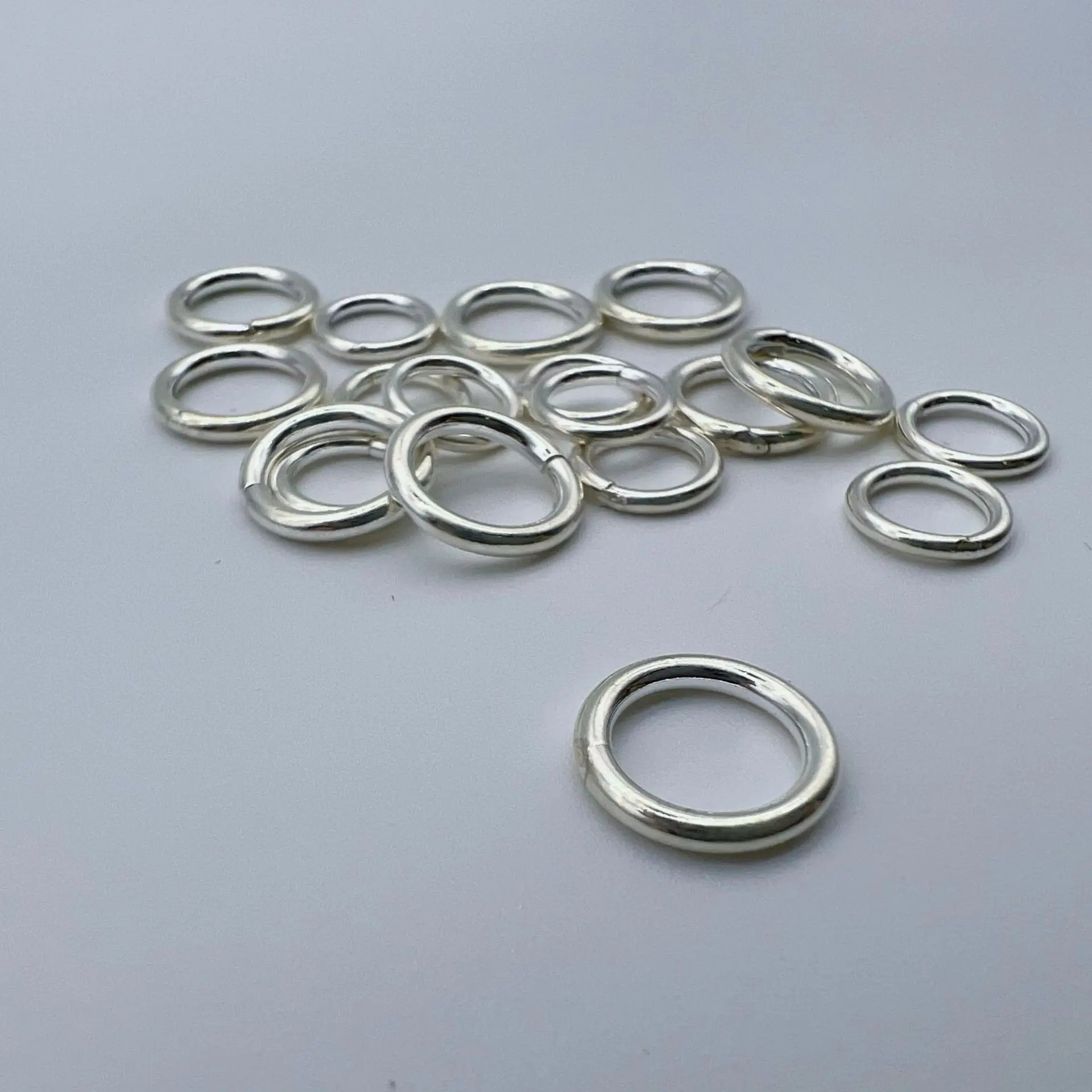 Кольцо замкнутое из серебра 925 пробы 3-10 мм 10 шт./упаковка
