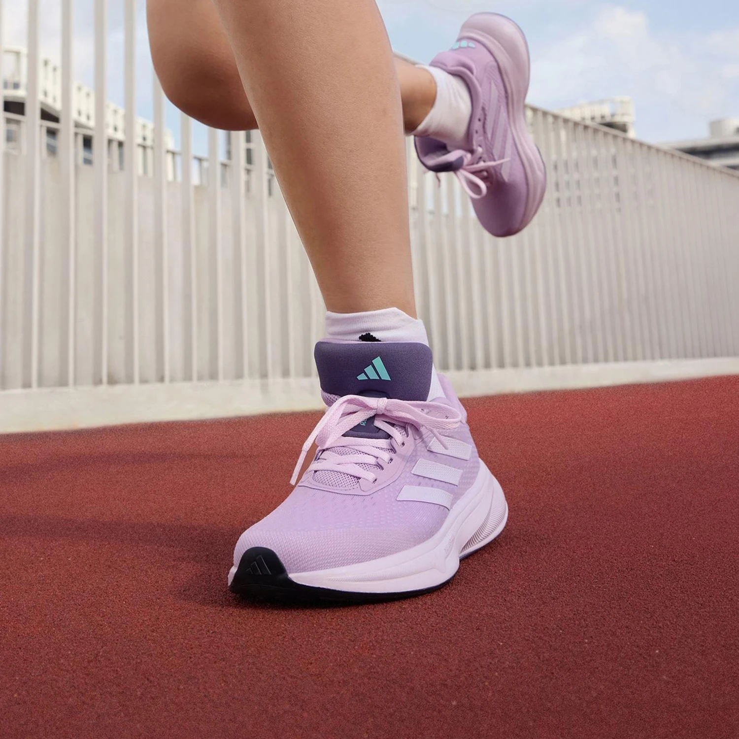 Фото Оригинальные женские амортизирующие кроссовки Adidas RESPONSE SUPER JQ2517 №1