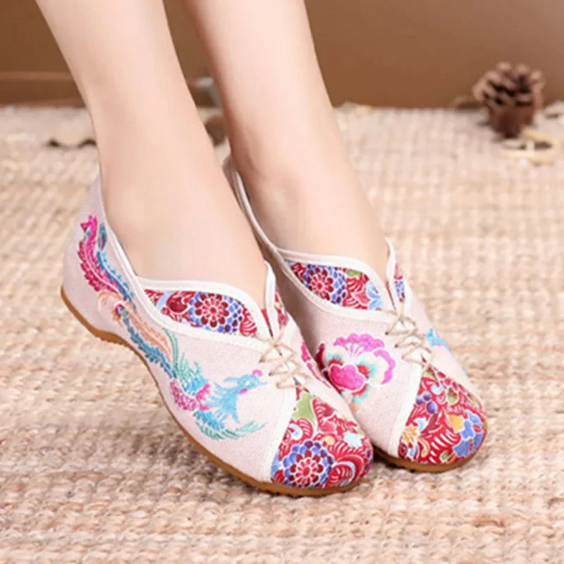 

Женские Классические бежевые весенние слипоны с круглым носком, модель F502 в традиционном китайском ретро-стиле, Вышитые Мокасины