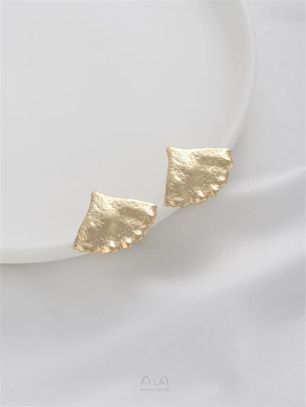 Лист гинкго с текстурой листьев 14 карат подвесными кольцами и серьгами иглы из