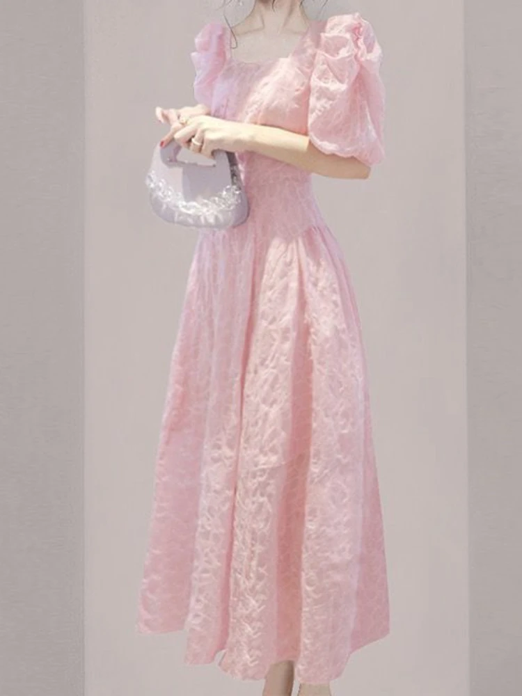 Рисунок 2 - Женское приталенное платье в западном стиле