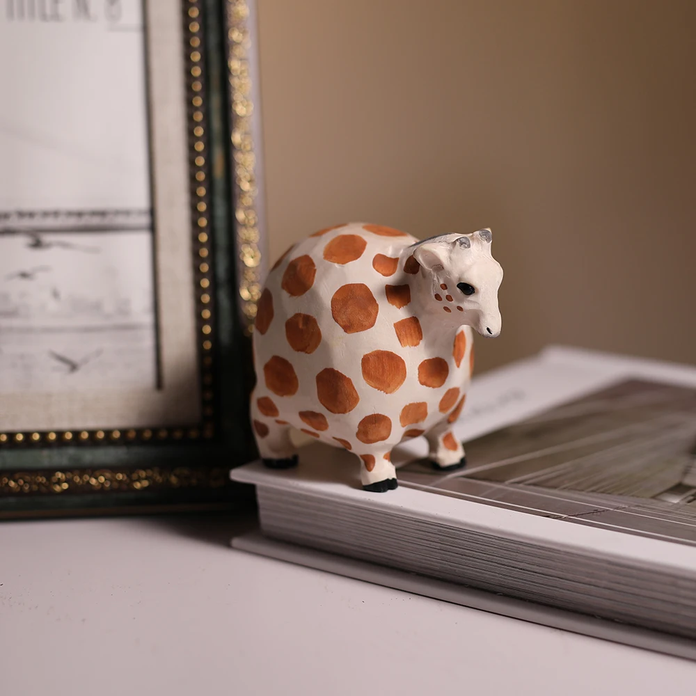 

Деревянная статуэтка жирафа