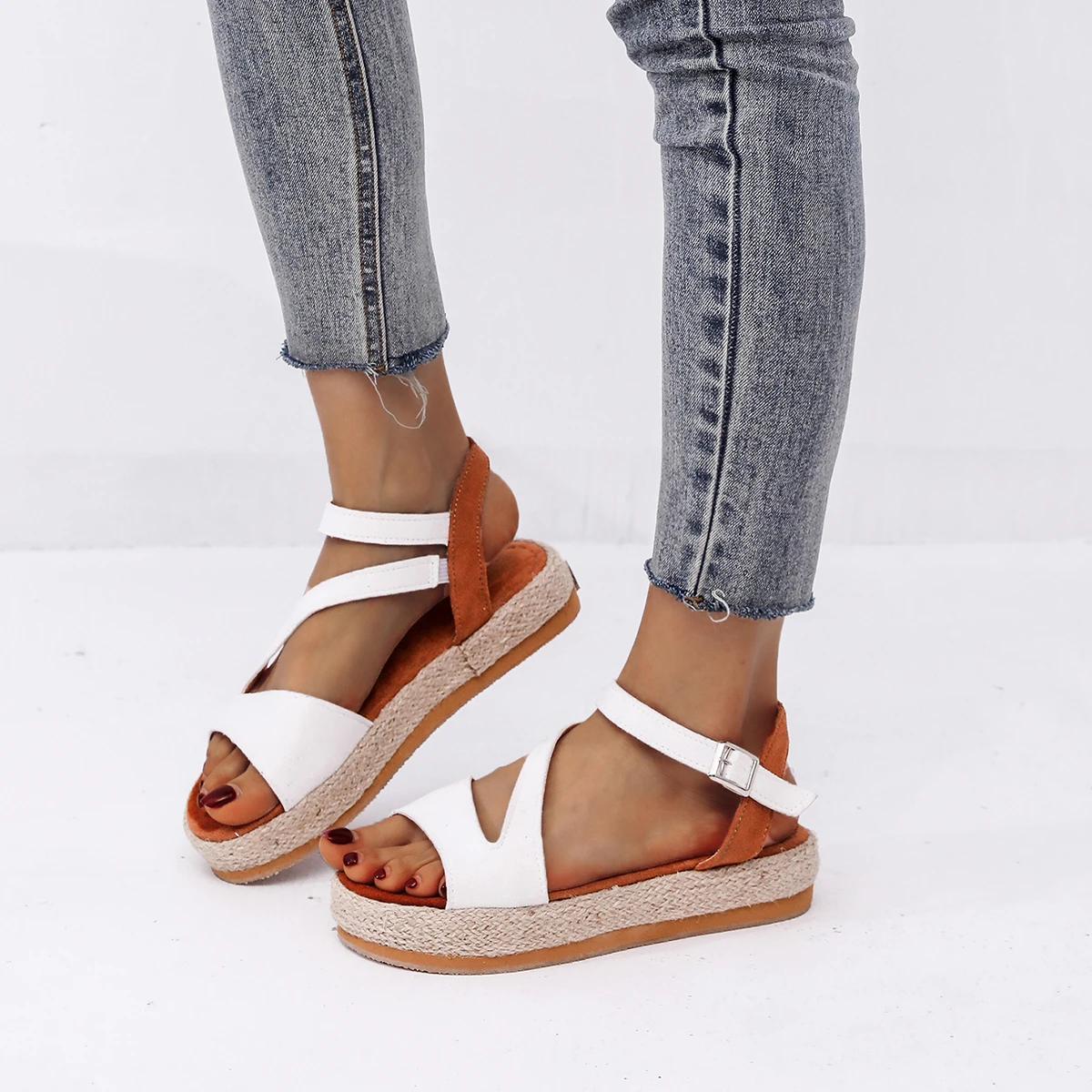 

Сандалии женские на платформе, пляжная обувь с ремешком и пряжкой из пеньки, Повседневная Уличная обувь на плоской подошве, большие размеры,...