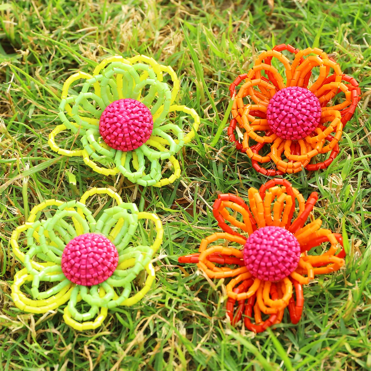 

Girlgo Boho Exaggerated Hand Woven Flower Earrings Handmade Acryli Beads Daisy Earrings for Women Holiday Accessories