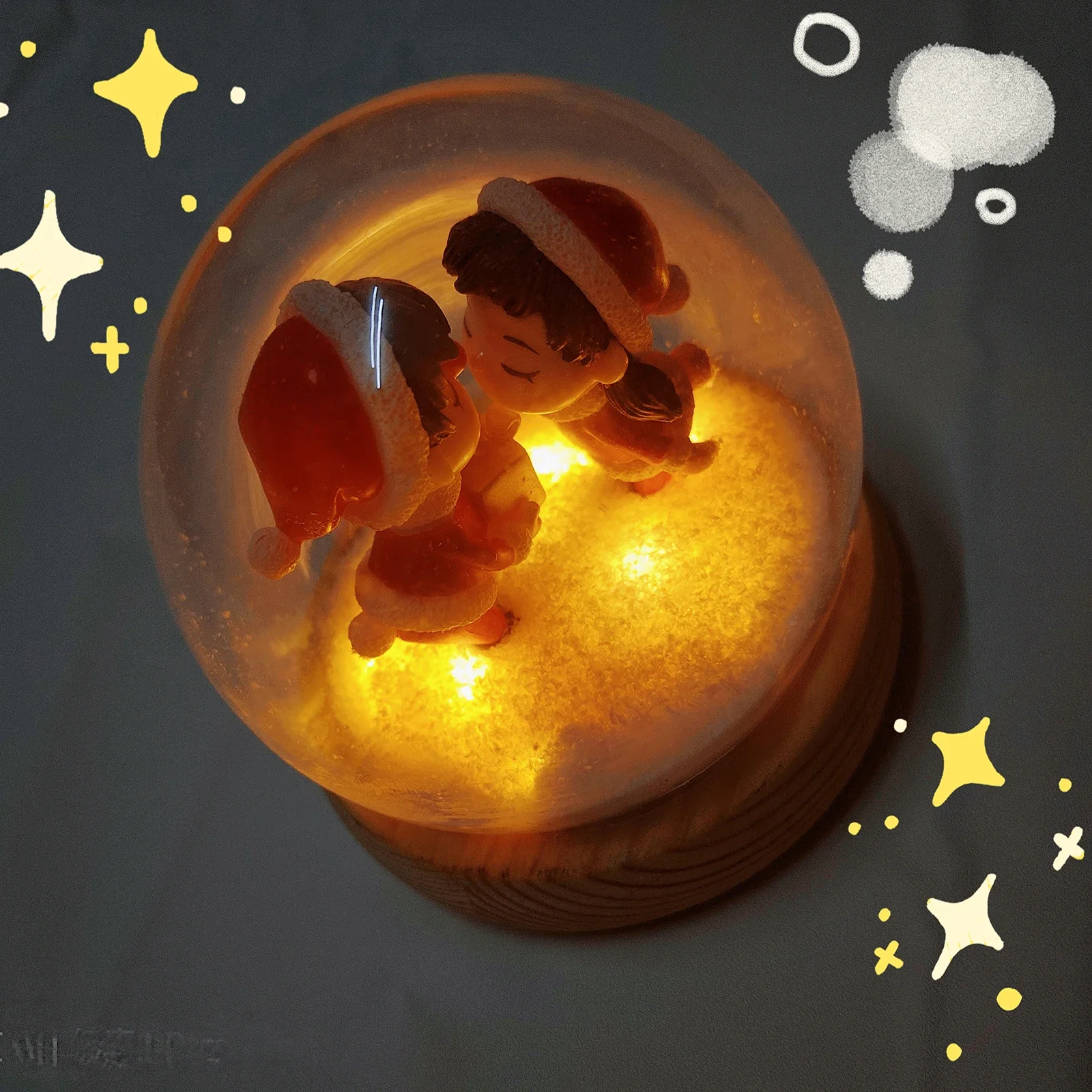 

Simulation of snowflake sweet couple doll LED ornaments