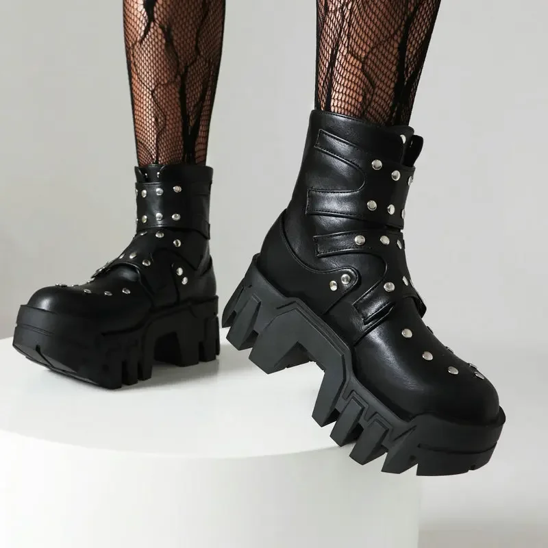 Рисунок 4 - Женские ботильоны в готическом стиле