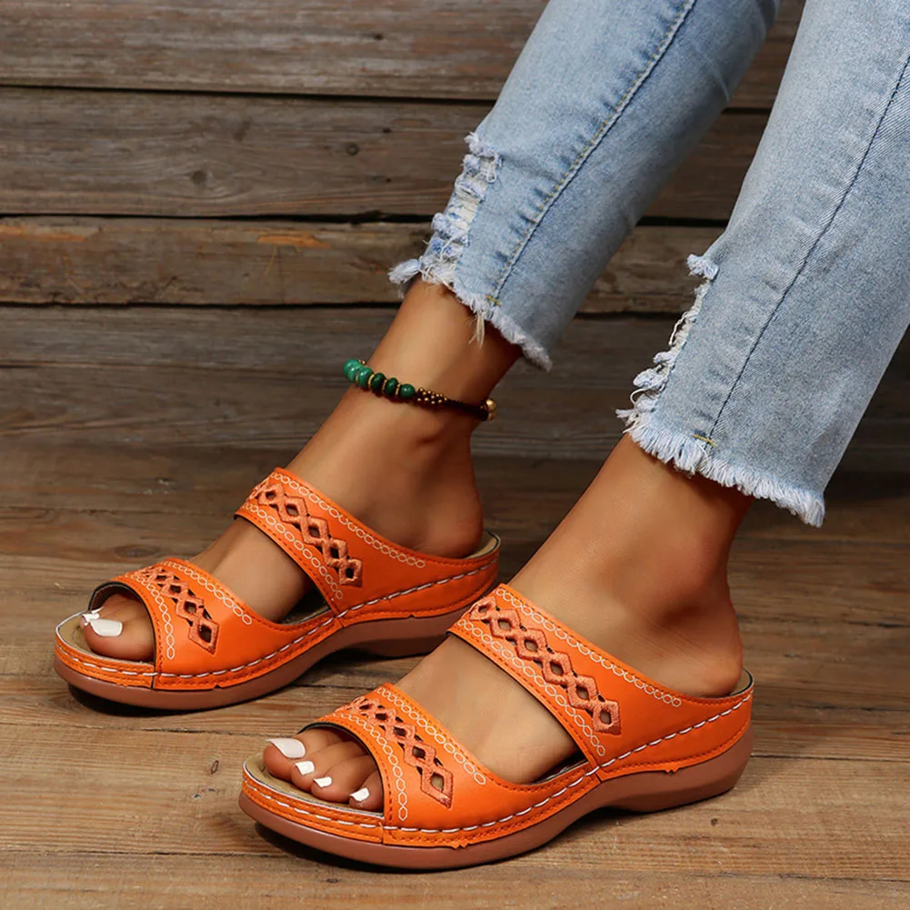 Women's Retro Slippers With Hollow Embroidery Non-Slip Comfortable Beach Shoes For Outdoor Wear
