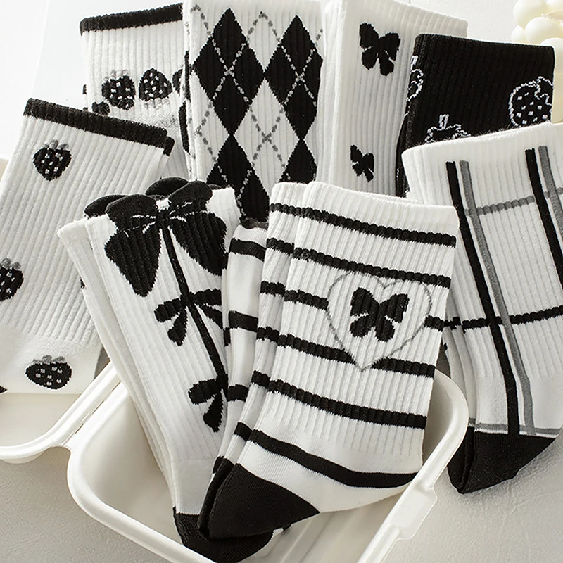

1Pair Black ＆ White Strawberry Socks Women's Autumn Winter Japanese Sock Polyester Cotton Sock All-match Student Mid-tube Sock