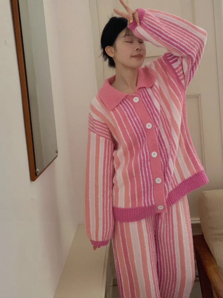 2024 Du Xiaozhai новые пижамы из кораллового флиса женские осенне-зимние полосатые