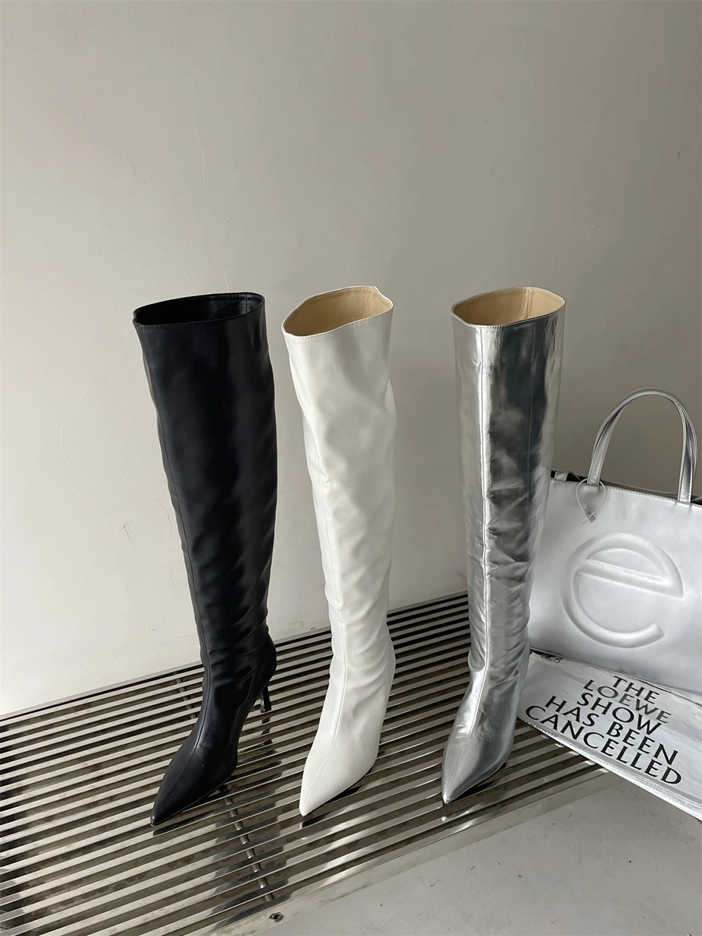 

Fashion Women Knee High Winter Boots Back Zipper Knight Chelsea Booties Black Silver White Fashion Thin High Heels Pumps 35-39