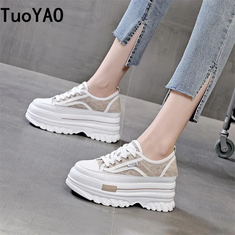 

Женские кроссовки на массивной платформе, сетчатые дышащие, на танкетке 8 см, повседневная обувь для тренировок, со шнуровкой, на весну