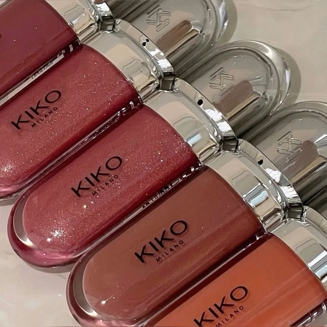 Фото KIKO Milano Kissable Lip Gloss: увлажняющий эффект, увеличение объема губ, питательная формула, глянцевое сияние, естественный вид, нелипкий уход, макияж. №2