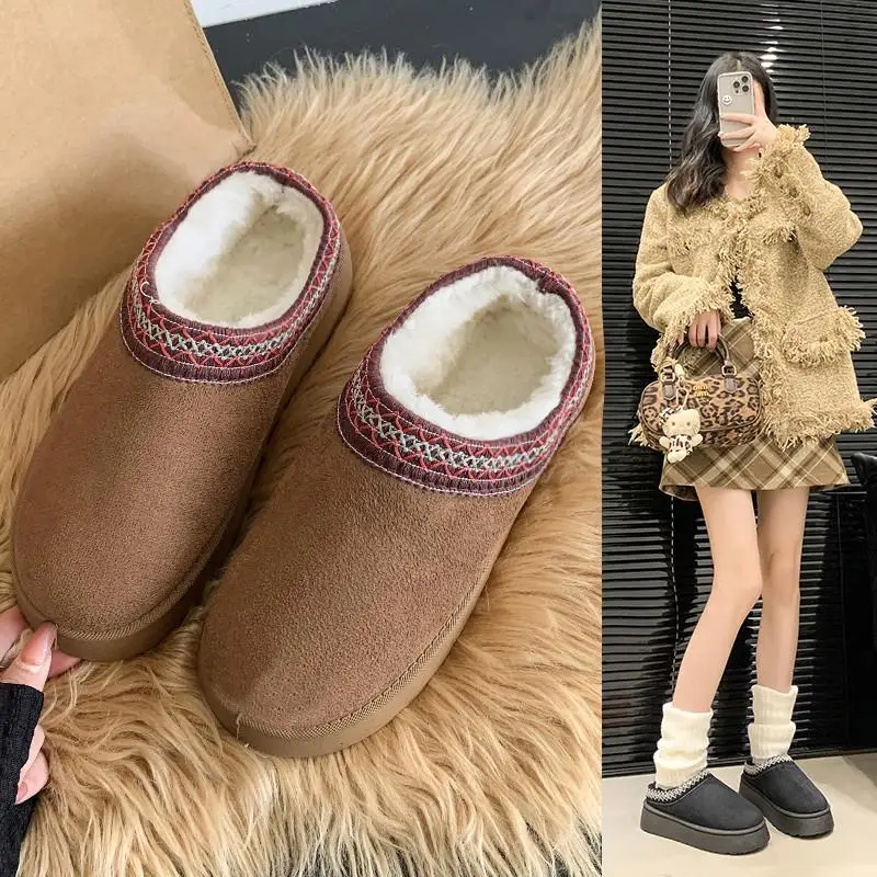 Домашние тапочки обувь на платформе с закрытым носком шлепанцы женская зимняя 2024