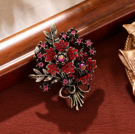 Металлическая брошь-сердце QHXZ1843