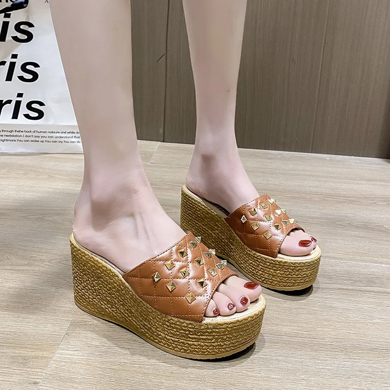 

Женские шлепанцы на танкетке, летние пляжные сандалии на платформе и высоком каблуке, повседневные шлепанцы с блестками, большие размеры 35-43, 2022