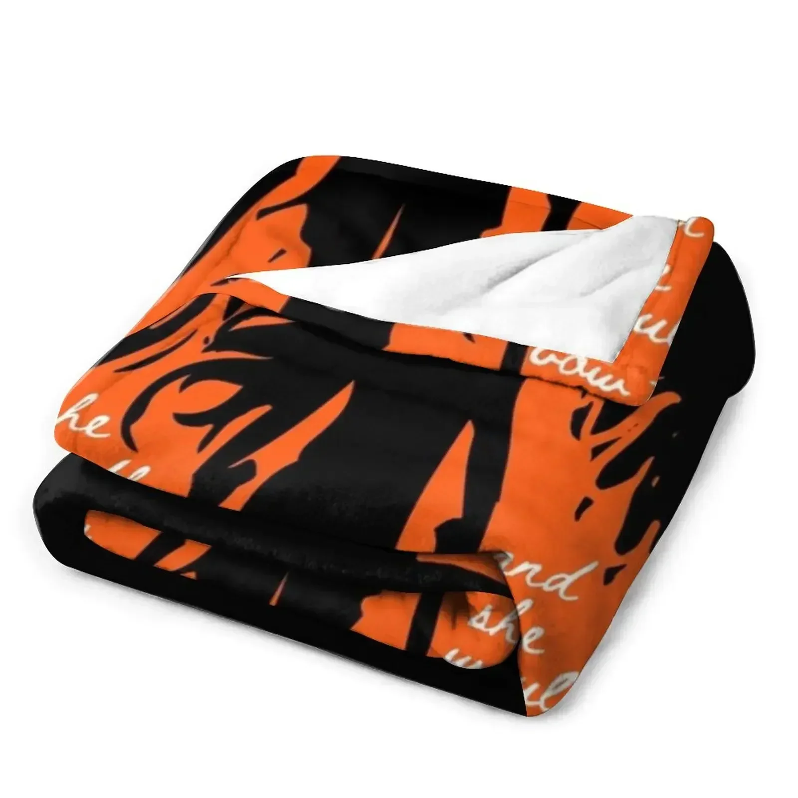 Она был наследник золы и огня. Плед теплый зимний. Мягкое постельное белье.