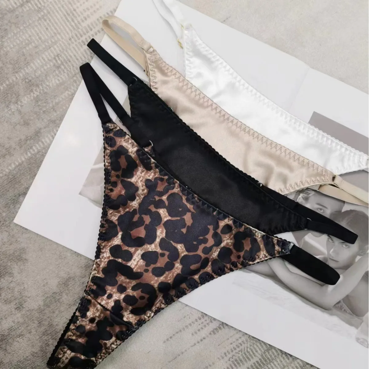 Женские стринги сексуальные атласные бесшовные трусики с леопардовым принтом