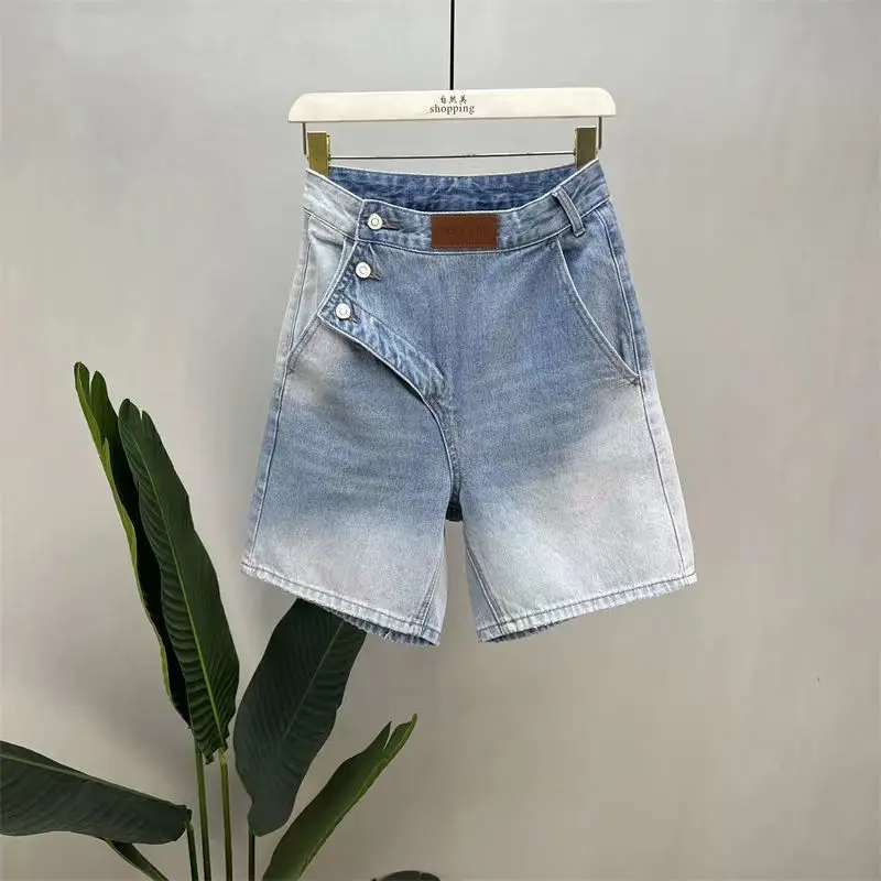 Рисунок 3 - Свободные джинсовые укороченные