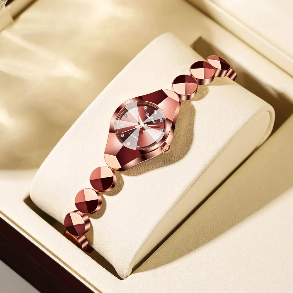 Часы UTHAI женские кварцевые с браслетом