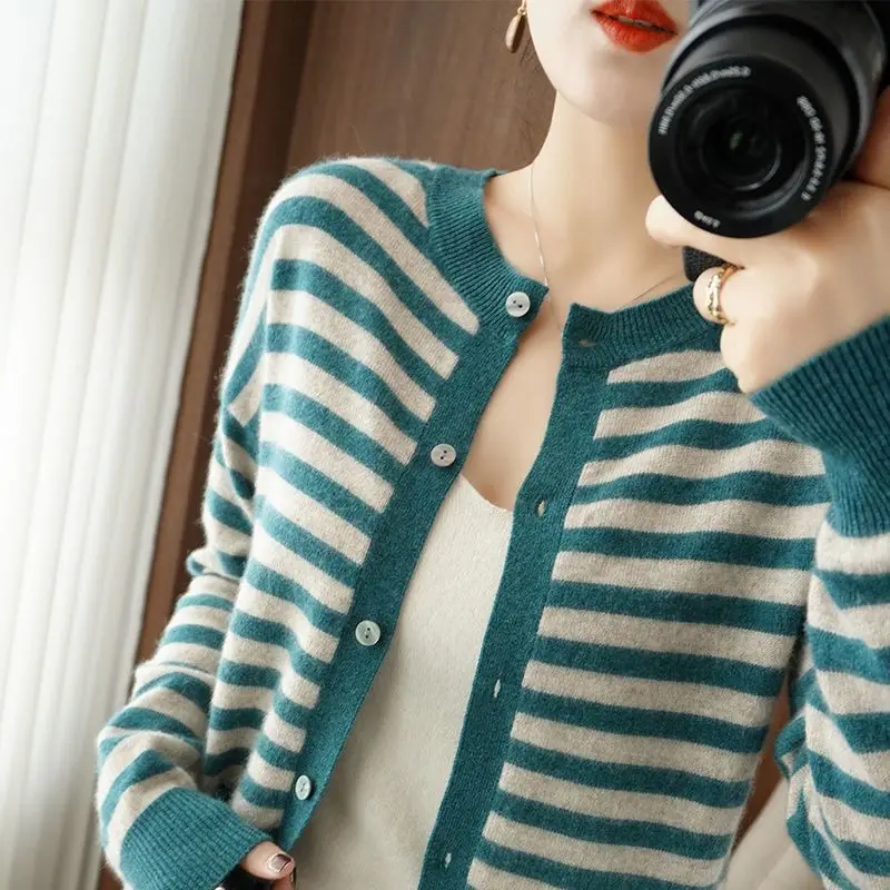 

Кардиган свитер женский 2022 осень новый круглый вырез шерстяной кардиган женский свободный полосатый вязаный универсальный топ кашемировый свитер пальто