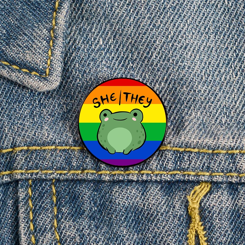 

Rainbow Pride she they pronoun frog Pin Custom Funny vintage Brooches Shirt Lapel teacher Bag Badge pins for Lover Girl Friends