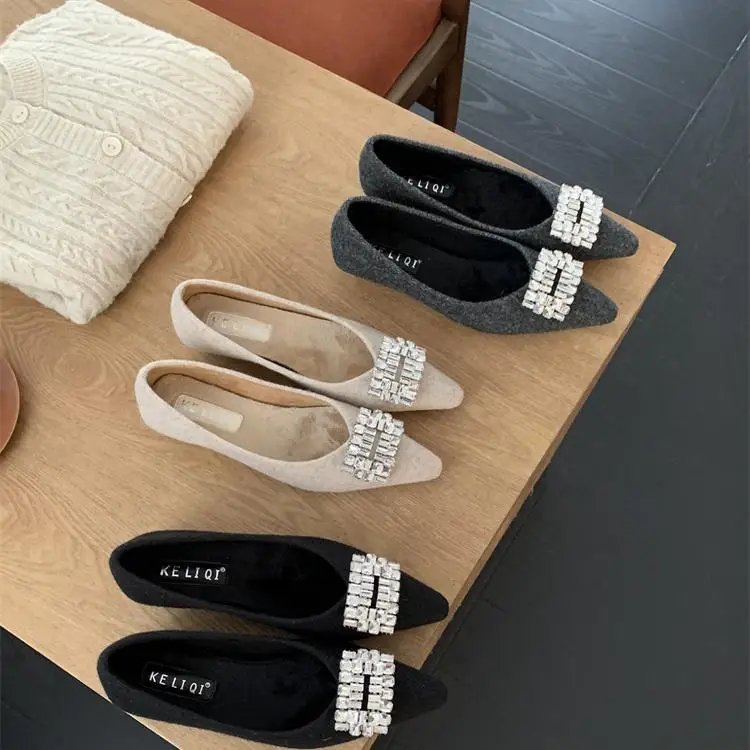 Мягкие туфли Женские на плоской подошве с острым носком Осенние низком каблуке