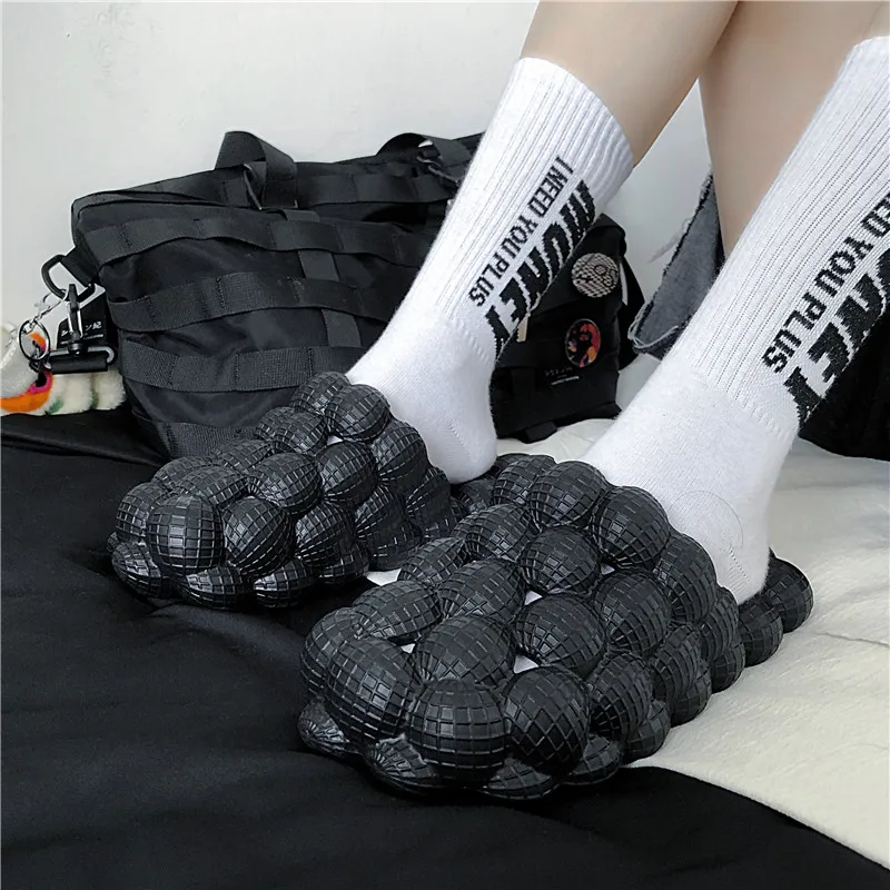 Slippers Female Personality Bubble Slides and Sandals Fashion Feeling Sandal Home Massage Flat Slippers for Women Litchi Sandals